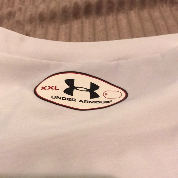 NWOTs Men’s Under Armour work out shirt - Picture 4 of 6